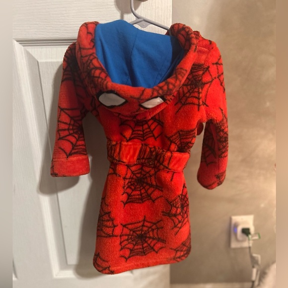 Toddler Spiderman Robe + Slippers - Picture 5 of 7